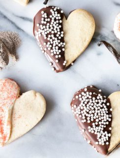 Vanilla Bean Cardamom Sugar Cookies | cakenknife.com