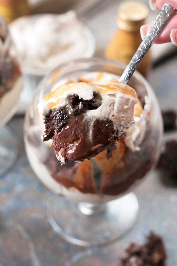 Bailey’s Chocolate Mousse Brownie Parfaits | cakenknife.com #dessert #chocolate