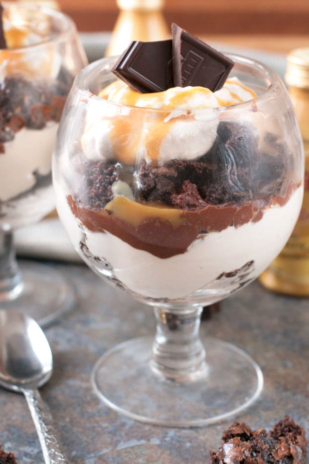 Bailey’s Chocolate Mousse Brownie Parfaits | cakenknife.com #dessert #chocolate