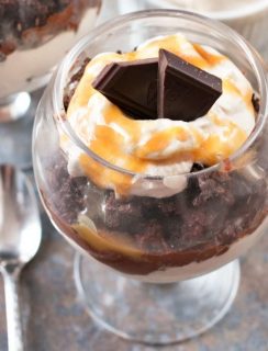 Bailey’s Chocolate Mousse Brownie Parfaits | cakenknife.com #dessert #chocolate