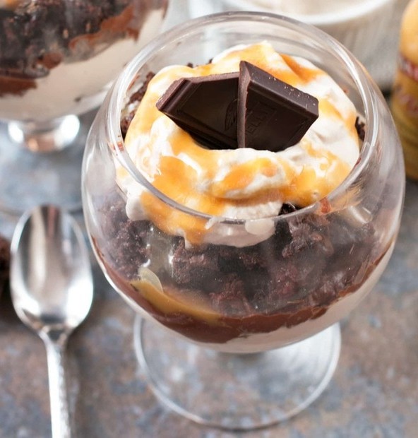 Bailey’s Chocolate Mousse Brownie Parfaits | cakenknife.com #dessert #chocolate