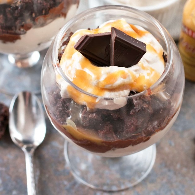 Bailey’s Chocolate Mousse Brownie Parfaits | cakenknife.com #dessert #chocolate