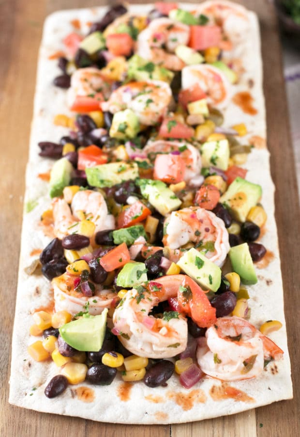 Southwestern Shrimp Flatbread | cakenknife.com #appetizer #party #seafood