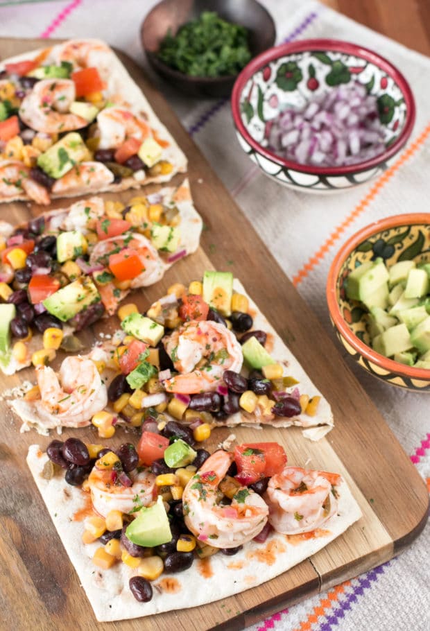 Southwestern Shrimp Flatbread | cakenknife.com #appetizer #party #seafood