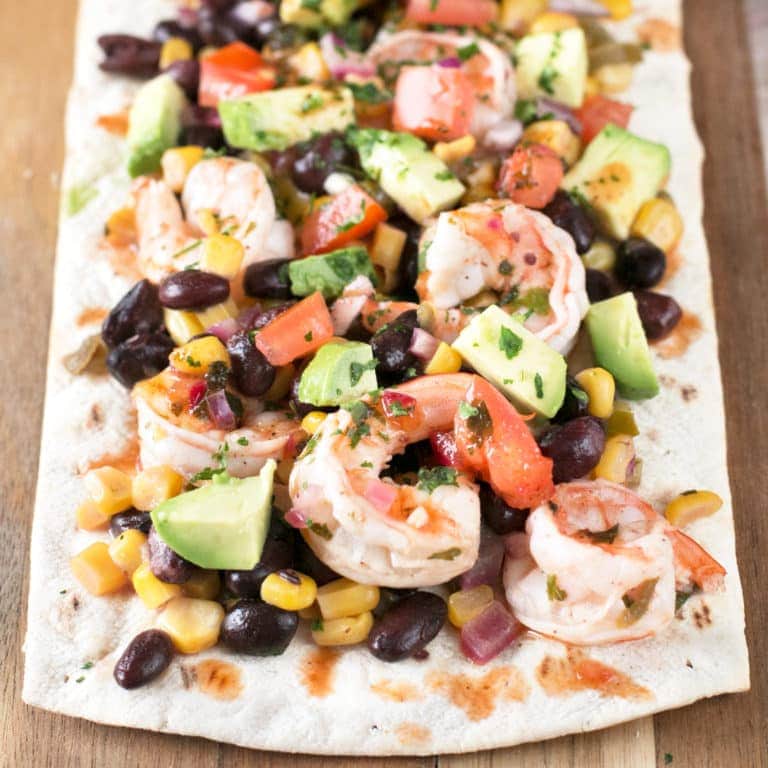 Southwestern Shrimp Flatbread | cakenknife.com #appetizer #party #seafood