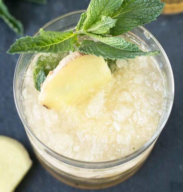 Sparkling Ginger Mint Julep | cakenknife.com #cocktail #Derby #mint