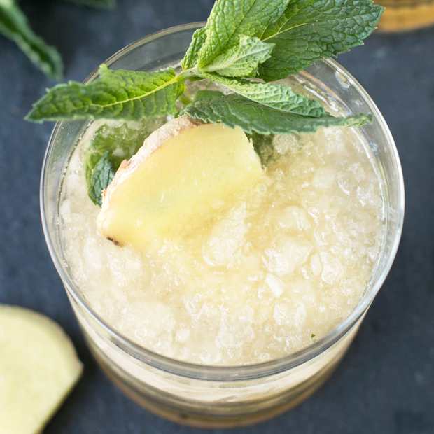 Sparkling Ginger Mint Julep | cakenknife.com #cocktail #Derby #mint