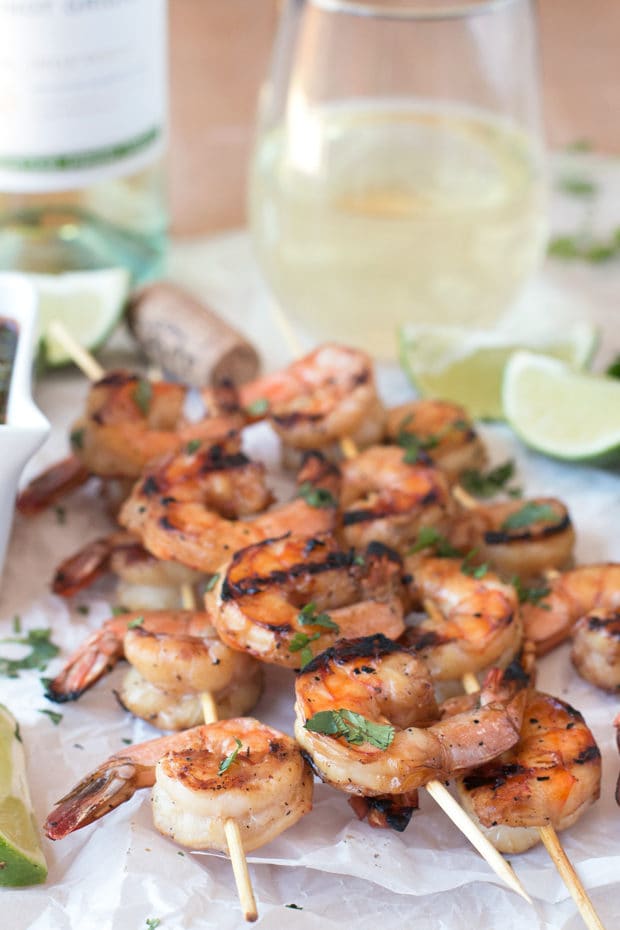 Mango Garlic Shrimp Skewers with Spicy Cilantro Dipping Sauce | cakenknife.com #21andup @CavitWines
