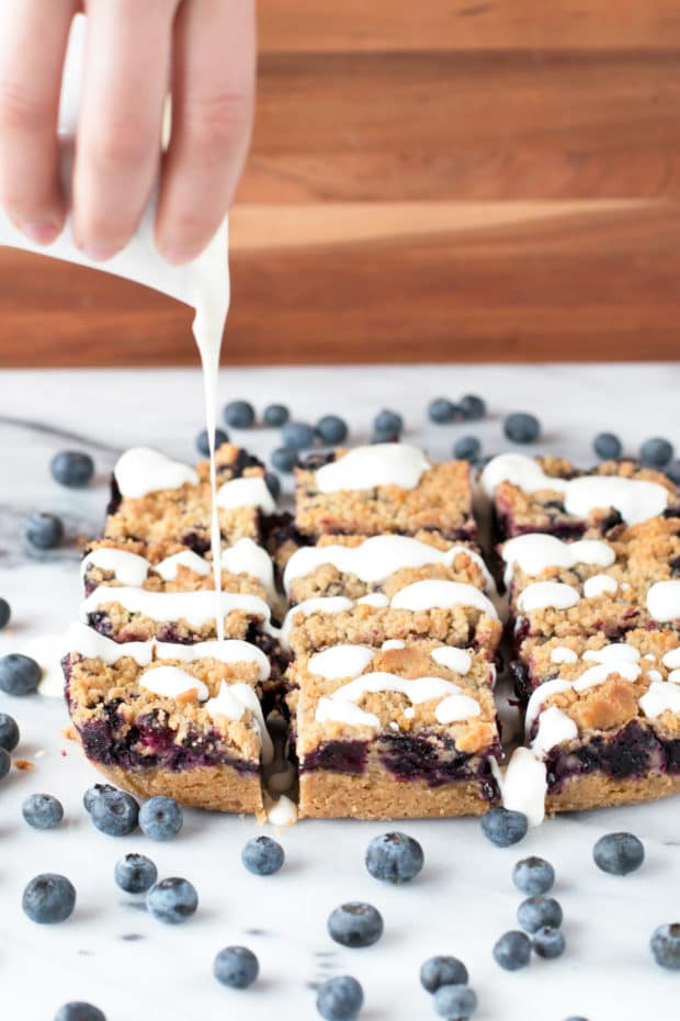 Blueberry Pie Crumb Bars | cakenknife.com #dessert #pie #summer