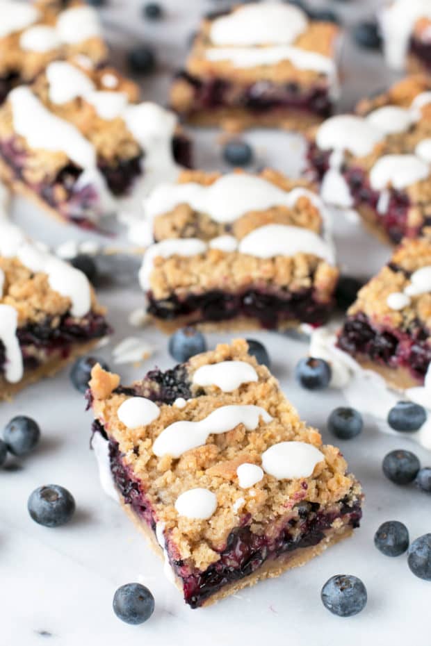 Blueberry Pie Crumb Bars | cakenknife.com #dessert #pie #summer