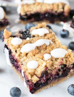 Blueberry Pie Crumb Bars | cakenknife.com #dessert #pie #summer