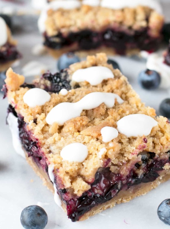 Blueberry Pie Crumb Bars | cakenknife.com #dessert #pie #summer