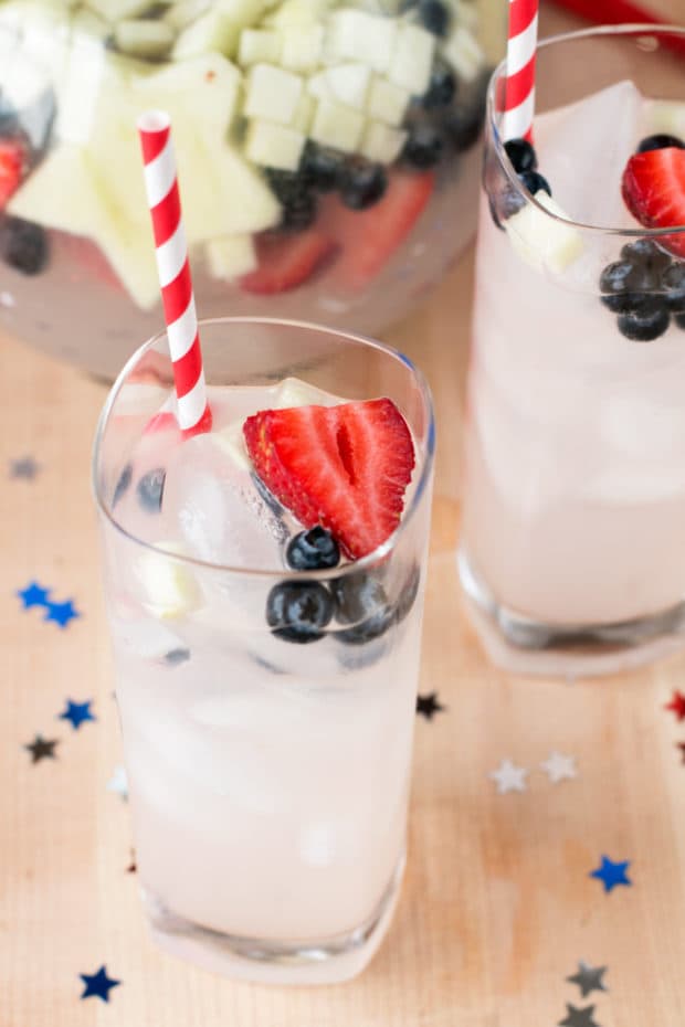 Patriotic Tom Collins Punch | cakenknife.com #july4th #fourthofjuly #cocktail