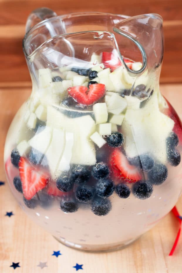 Patriotic Tom Collins Punch | cakenknife.com #july4th #fourthofjuly #cocktail