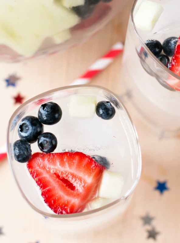 Patriotic Tom Collins Punch | cakenknife.com #july4th #fourthofjuly #cocktail