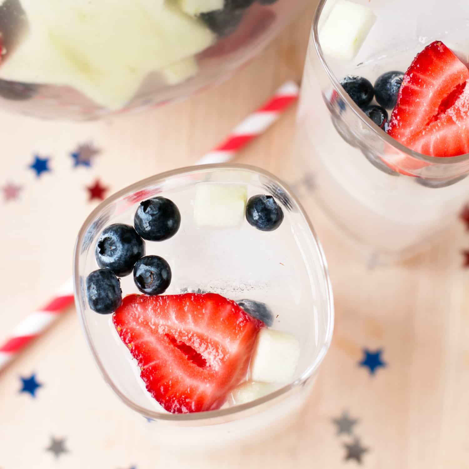 Patriotic Tom Collins Punch | cakenknife.com #july4th #fourthofjuly #cocktail