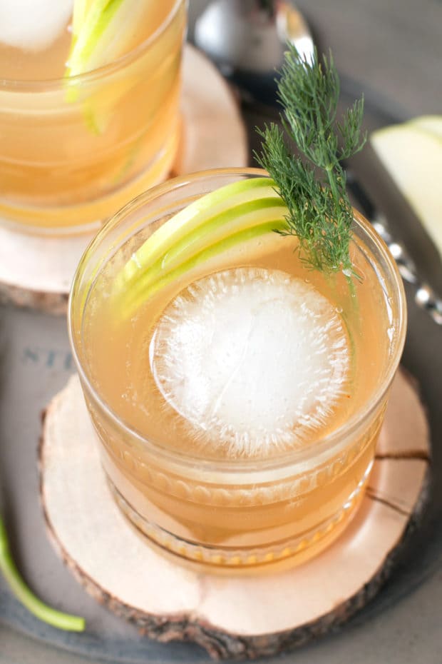 Whiskey Apple Ginger Fizz | cake knife.com #cocktail #happyhour #whiskey