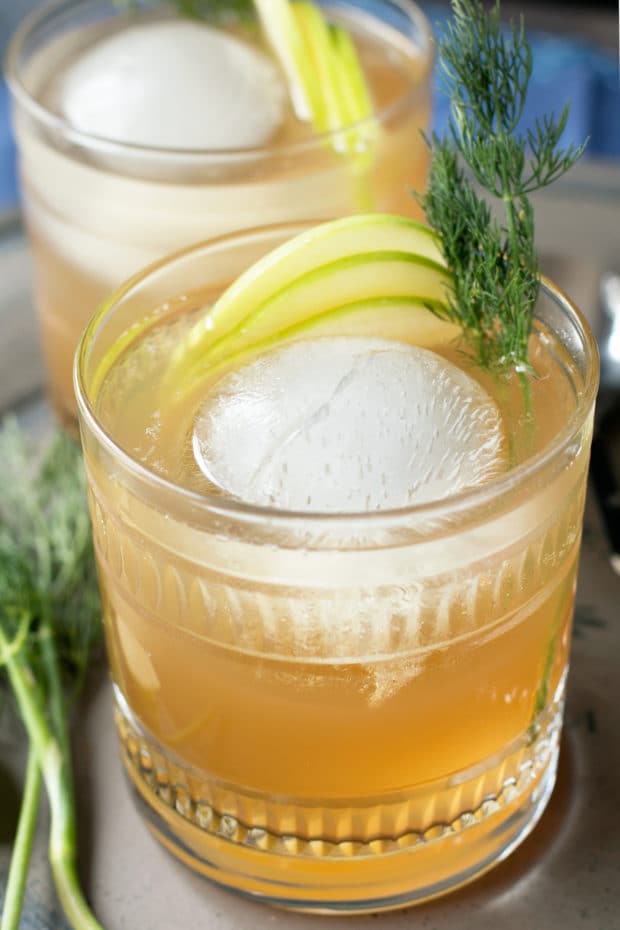 Whiskey Apple Ginger Fizz | cake knife.com #cocktail #happyhour #whiskey