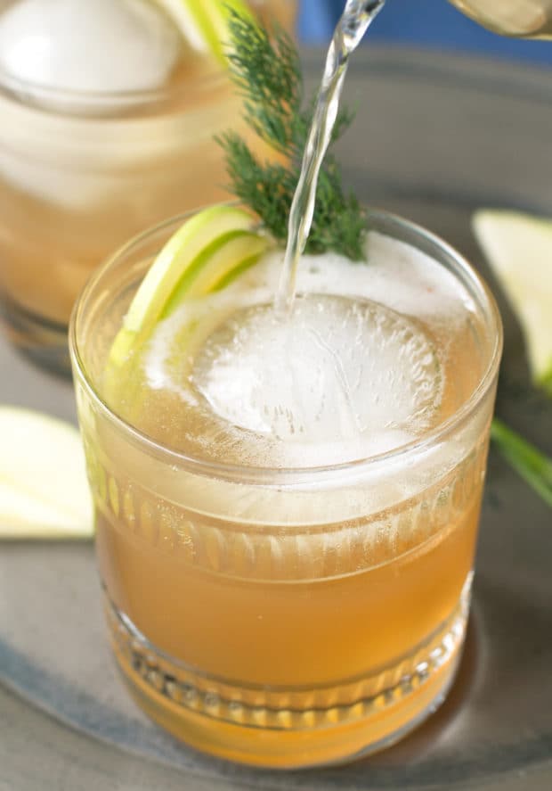 Whiskey Apple Ginger Fizz | cake knife.com #cocktail #happyhour #whiskey