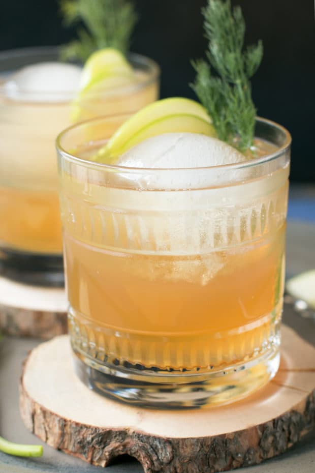 Whiskey Apple Ginger Fizz | cake knife.com #cocktail #happyhour #whiskey