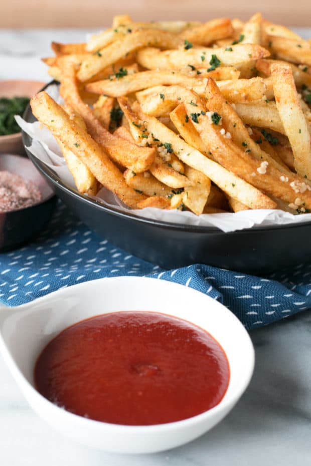 Spicy Garlic Cilantro Fries with Curry Ketchup | cakenknife.com #frenchfries #streetfries #snack