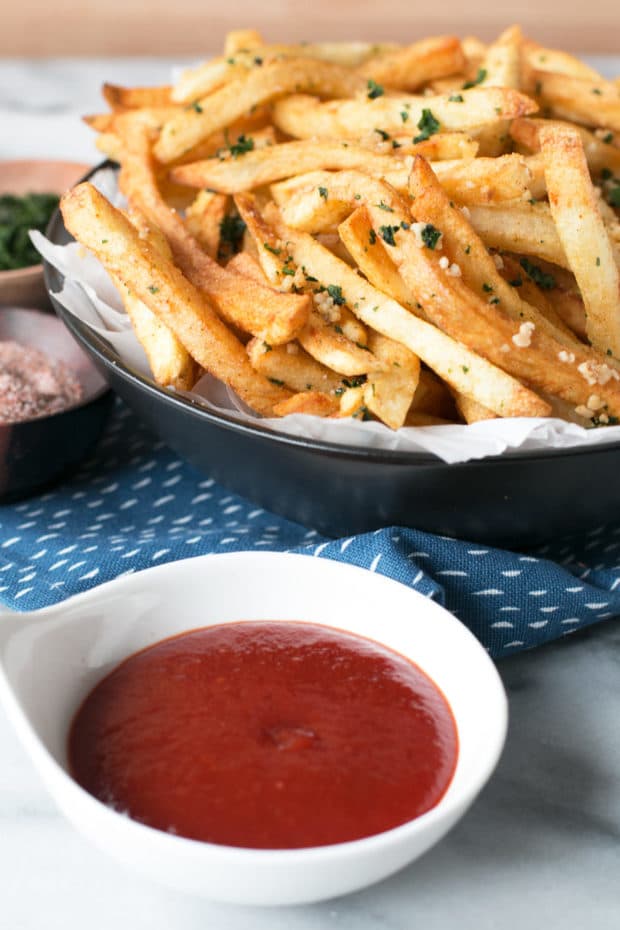 Spicy Garlic Cilantro Fries with Curry Ketchup
