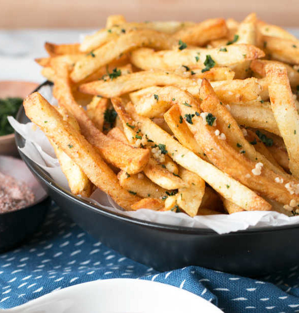 Spicy Garlic Cilantro Fries with Curry Ketchup | cakenknife.com #frenchfries #streetfries #snack