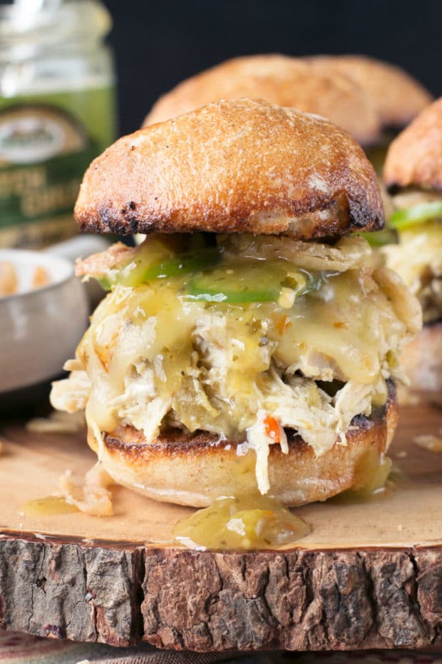 Hatch Green Chile Chicken Sliders | cakenknife.com #tailgating #spicy #sandwich