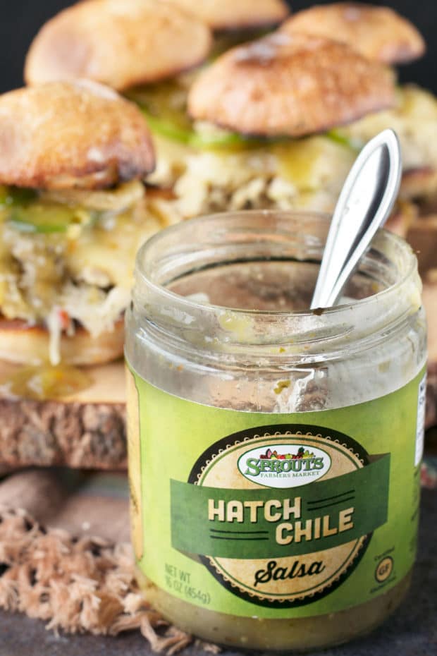 Hatch Green Chile Chicken Sliders | cakenknife.com #tailgating #spicy #sandwich