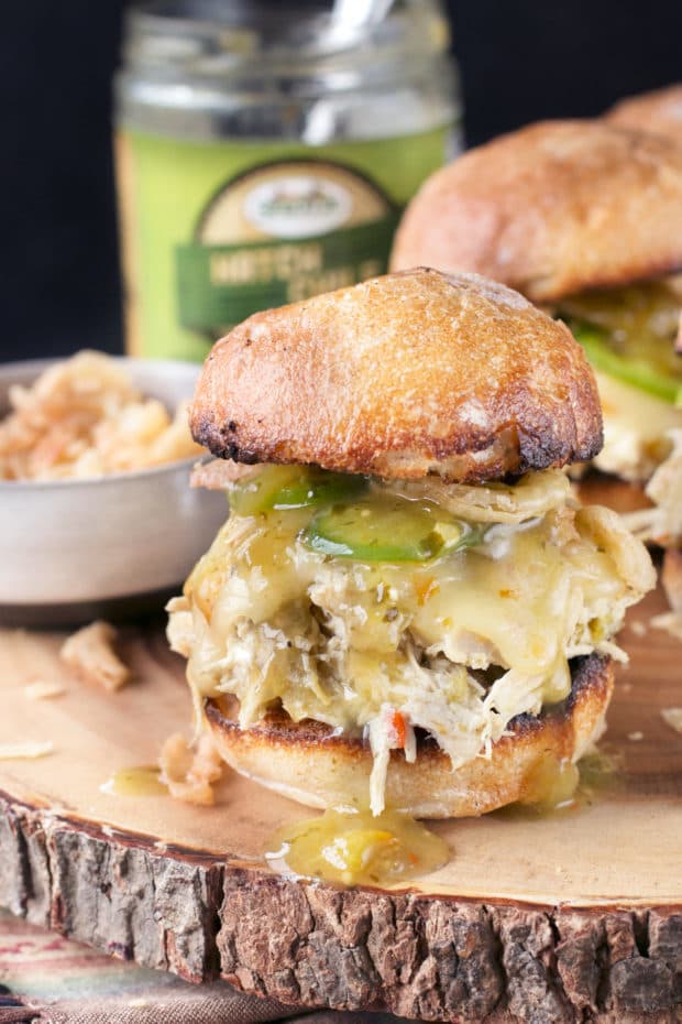 Hatch Green Chile Chicken Sliders | cakenknife.com #tailgating #spicy #sandwich