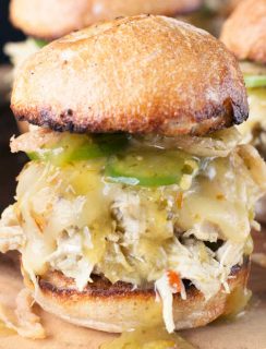 Hatch Green Chile Chicken Sliders | cakenknife.com #tailgating #spicy #sandwich