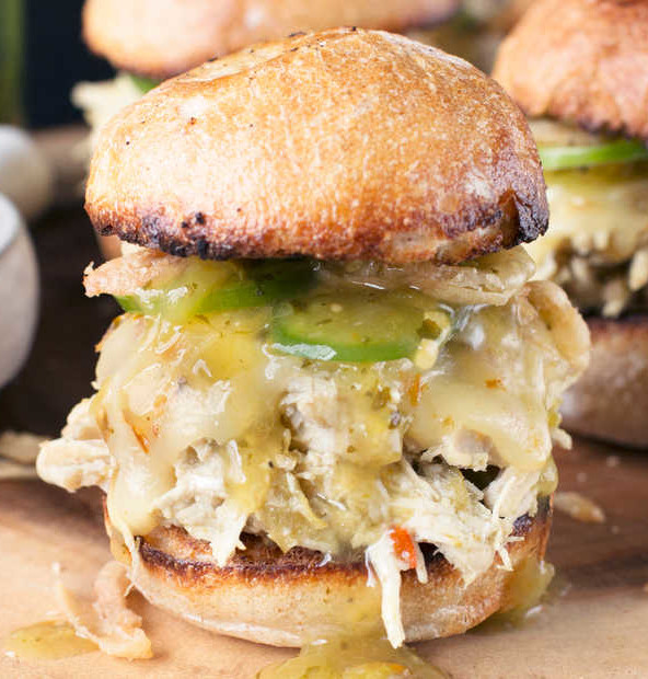 Hatch Green Chile Chicken Sliders | cakenknife.com #tailgating #spicy #sandwich