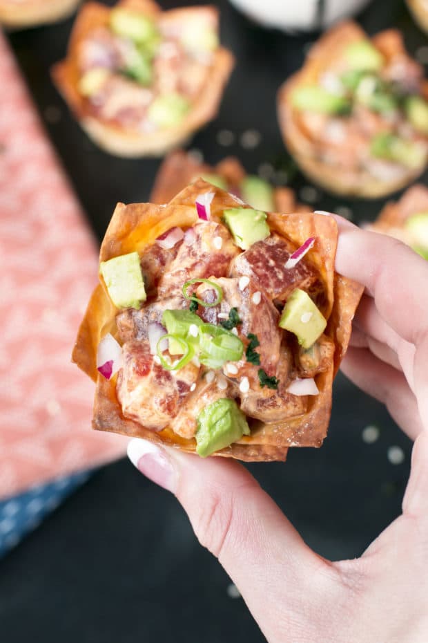 Spicy Tuna Poke Wonton Cups | cakenknife.com #sushi #poke #hawaiian #appetizer