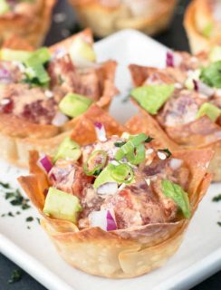 Spicy Tuna Poke Wonton Cups | cakenknife.com #sushi #poke #hawaiian #appetizer