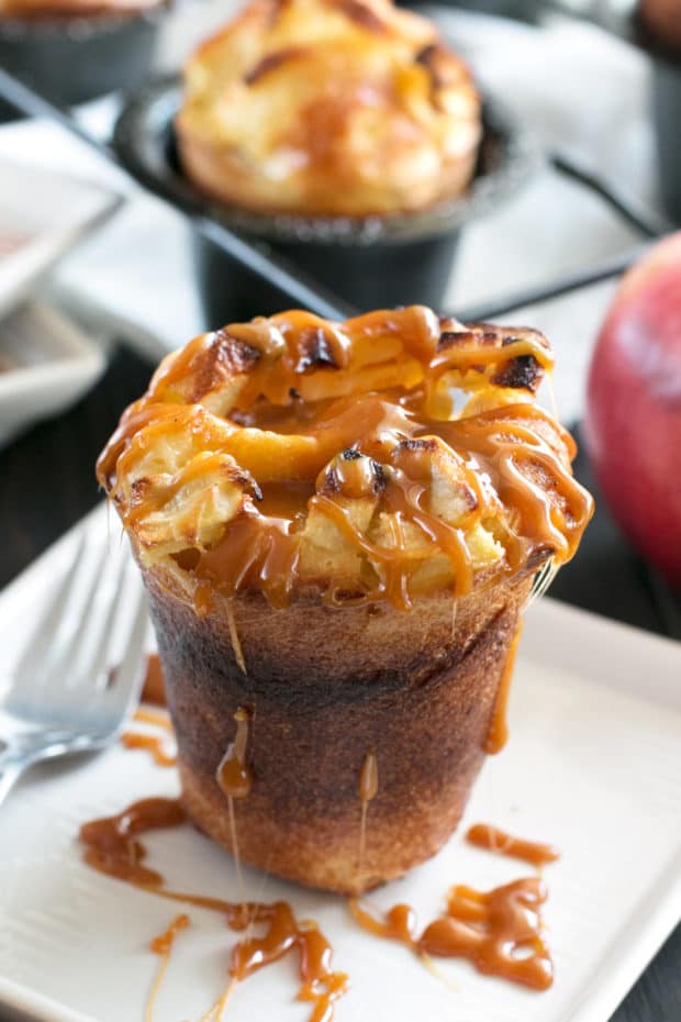 Bourbon Caramel Apple Popovers | cakenknife.com #dessert #caramel #applepie #fall