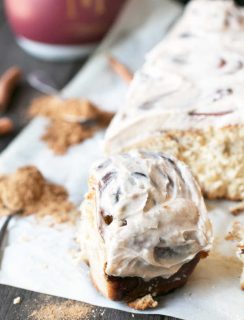 Chai Pumpkin Spice Cinnamon Rolls | cakenknife.com #pumpkinspice #chaispice #fall #breakfast