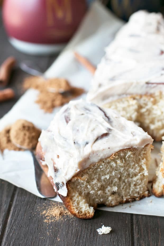 Chai Pumpkin Spice Cinnamon Rolls | cakenknife.com #pumpkinspice #chaispice #fall #breakfast