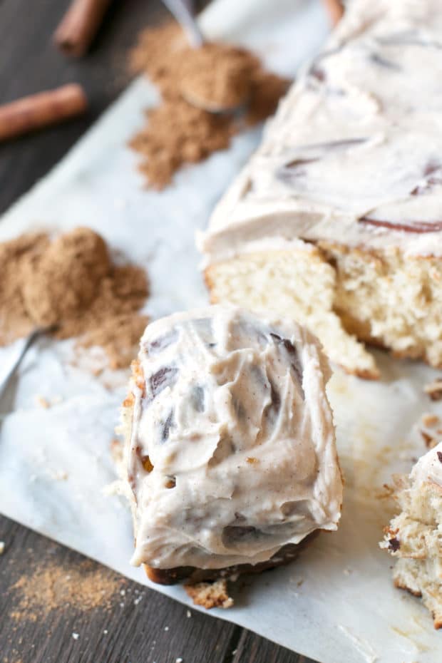 Chai Pumpkin Spice Cinnamon Rolls | cakenknife.com #pumpkinspice #chaispice #fall #breakfast