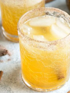 Bourbon Pumpkin Smash | cakenknife.com #cocktail #pumpkinspice #cinnamon #syrup