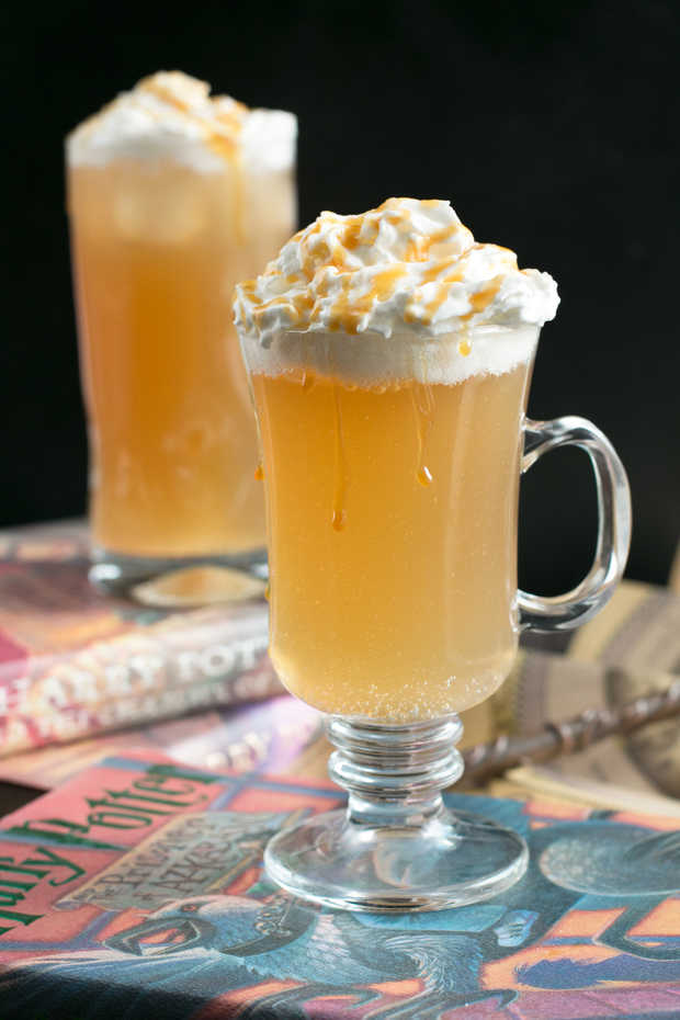 Butterbeer Cocktail (Two Ways!) | cakenknife.com #butterbeer #harrypotter #cocktail