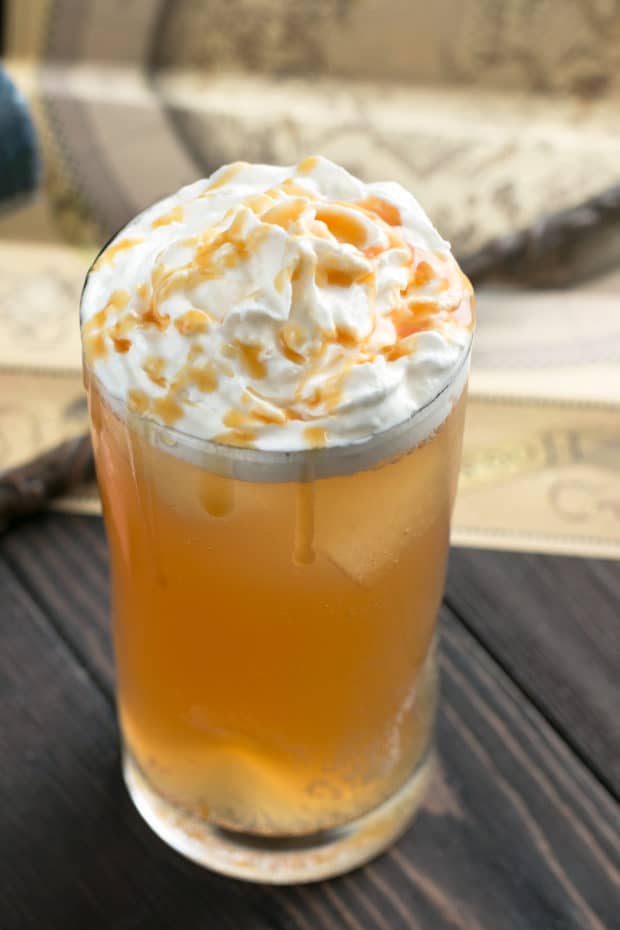 Butterbeer Cocktail (Two Ways!) | cakenknife.com #butterbeer #harrypotter #cocktail