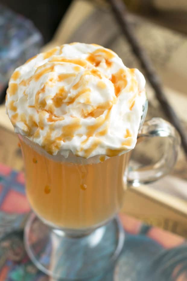 Butterbeer Cocktail (Two Ways!) | cakenknife.com #butterbeer #harrypotter #cocktail