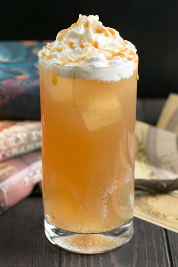 Butterbeer Cocktail (Two Ways!) | cakenknife.com #butterbeer #harrypotter #cocktail