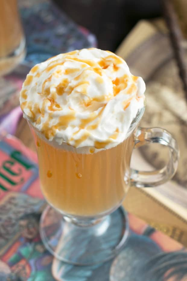 Butterbeer Cocktail (Two Ways!) | cakenknife.com #butterbeer #harrypotter #cocktail