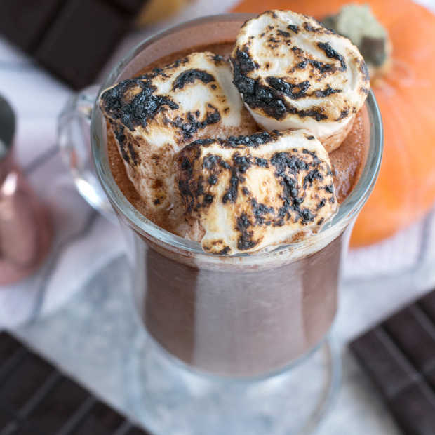 Pumpkin Bourbon Hot Chocolate | cakenknife.com #hotchocolate #pumpkinspice #fall #cocktail