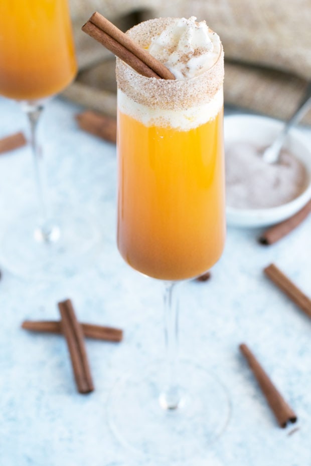 Pumpkin Pie Mimosa | cakenknife.com #cocktail #pumpkinpie #thanksgiving #recipe #champagne