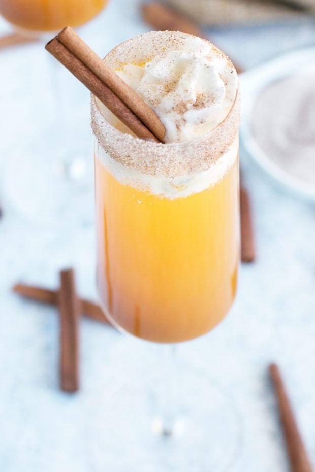 Pumpkin Pie Mimosa | cakenknife.com #cocktail #pumpkinpie #thanksgiving #recipe #champagne