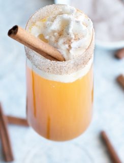 Pumpkin Pie Mimosa | cakenknife.com #cocktail #pumpkinpie #thanksgiving #recipe #champagne