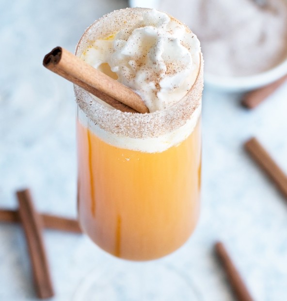 Pumpkin Pie Mimosa | cakenknife.com #cocktail #pumpkinpie #thanksgiving #recipe #champagne