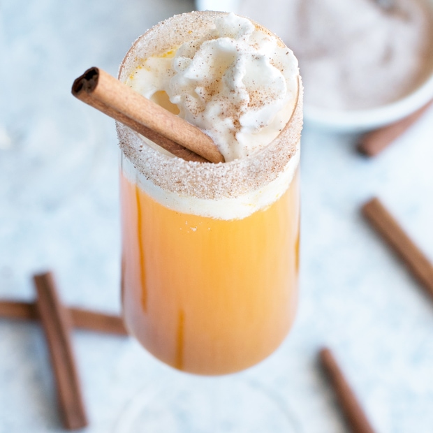 Pumpkin Pie Mimosa | cakenknife.com #cocktail #pumpkinpie #thanksgiving #recipe #champagne